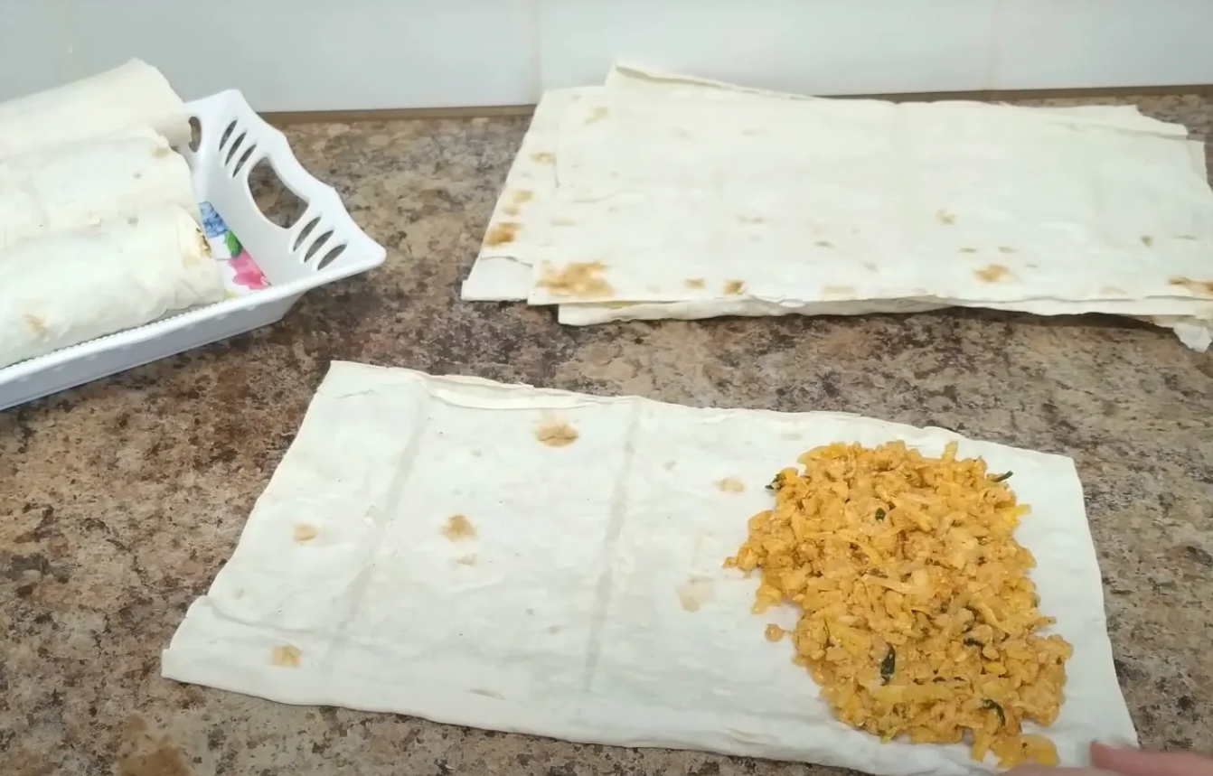 Неймовірна смакота з лавашу та фаршу: підійде для сніданку чи перекусу